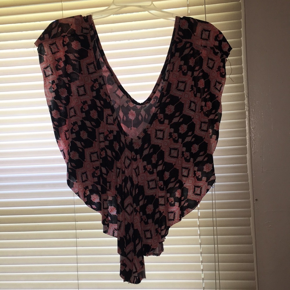 Black and pink crop top